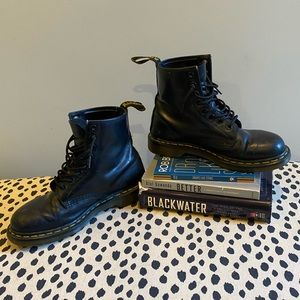 Dr. Martens Women’s 8